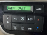 オートエアコンで、毎日のドライブを快適に。温度、風量を自動で調整し、理想的な車内環境を提供します。