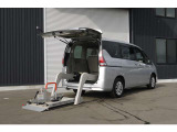 セレナ 2.0 X チェアキャブ リフタータイプ 4WD 車いす仕様車 電動スライドリフト