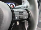 ハンドル右側にはクルーズコントロールのスイッチが装備され運転中の操作も安心して行えます!