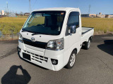 車両の品質管理は室内展示場を完備しておりますので、品質を保った状態の車両をご覧いただけます。