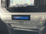 デュアルエアコンとは、運転席と助手席で、個別に温度設定ができる機能です。気温の感じ方は、人それぞれ違うもの。乗る人に優しい機能ですね。
