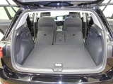後部座席を収納すれば広い荷室を更に拡大。大きな荷物もお任せください