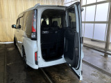 車輛入庫時には、お客様より詳しくお話をお伺いさせて頂き、プロの査定士3名が「修復歴の有無」「不具合箇所の確認」等のチェックを行っておりますので、より安心してお乗り頂けます♪