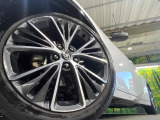 【純正19インチアルミホイール】外観にマッチした純正アルミホイールを装着しております。各種社外アルミホイールや、スタッドレスタイヤも取扱いしております。是非ご相談ください♪