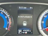 駐車するときにタイヤがどの方向向いているかわからなくなる時ございませんか?そんなときは「タイヤハンドルガイド」でタイヤの向きを確認できます。メーター内に表示されます。