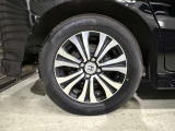 ホイールだけでも車のイメージがかなり変わりますね。