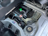 助手席の下にあります。整備工場で点検・整備してからのお渡しです!コンディションなどくわしくはスタッフへおたずねください!