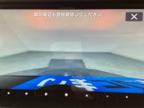 ギヤをR(バック)に入れるとナビの画面に後ろの映像が映るリアカメラ付です。後退時、コンディションが悪い視界でもカラーバックモニターがドライバーをサポートします。