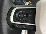 ナビゲーションやオーディオなどの操作がハンドルの手元でできるステアリングスイッチが付いてます