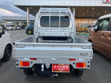 真後ろです。広い荷台で作業効率もアップ!オプション部品などはスタッフへご相談ください。