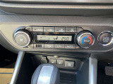 オートエアコンなので、お好みの温度に設定するだけで車内を快適空間にしてくれます。