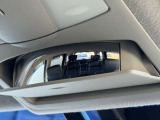 コミュニケーションミラー☆ルームミラーの上方に、もうひとつミラーを設置!運転席から2列目、3列目の様子が確認できます☆
