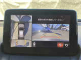 狭い場所での駐車やすれ違いなどでより的確な運転操作に役立つ360&deg;ビューモニターが装備されています。