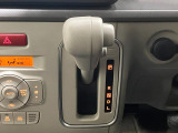 【インパネシフト】シフト操作のしやすいインパネシフトです。足元が広くなりすっきりしますので、大柄な方でも快適に運転ができます。