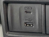 USBも完備しており長距離でも安心です!スマートフォンやタブレット等の充電が可能なUSBポート付きです。好きな音楽も一緒に連れ出せますよね。