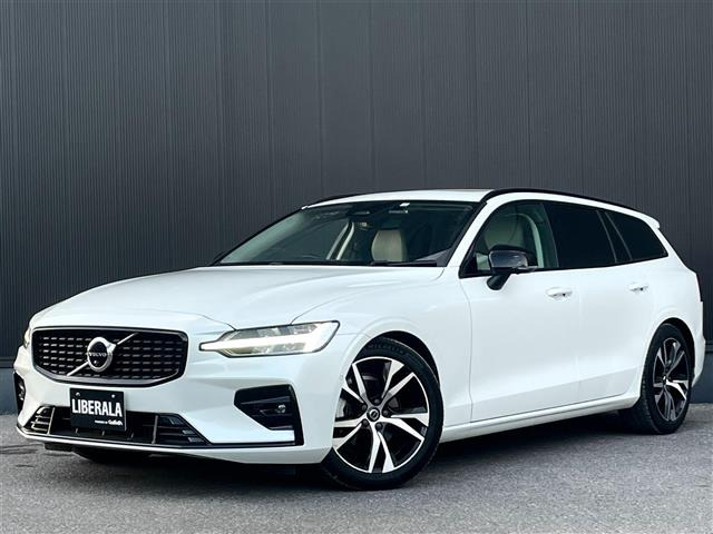 V60アルティメット B4 ダーク エディション本革シート サンルーフ