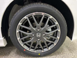 ホンダ純正15インチアルミホイールが足元を引き締めてくれます。