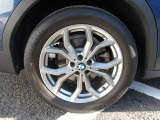 BMW純正アルミホイールです。納車時にはアルミホイールコーティングも承っております!是非ご検討下さいませ。