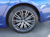 BMW純正アルミホイールです。納車時にはアルミホイールコーティングも承っております!是非ご検討下さいませ。