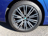 BMW純正アルミホイールです。納車時にはアルミホイールコーティングも承っております!是非ご検討下さいませ。