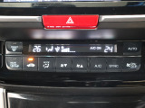 フルオートエアコンが装備されています!お好みの温度設定をするだけでエアコンの風量やモードの切り替えを自動でコントロールしてくれます!ユーザーの操作が少なく燃費走行にもつながります!