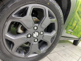 【純正15インチアルミホイール】外観にマッチした純正アルミホイールを装着しております。各種社外アルミホイールや、スタッドレスタイヤも取扱いしております。是非ご相談ください♪