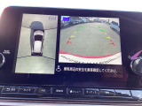 【アラウンドビューモニター】周囲を見渡せる映像で、スムースな駐車をサポートします
