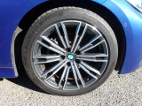 BMW純正アルミホイールです。納車時にはアルミホイールコーティングも承っております!是非ご検討下さいませ。
