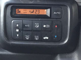 快適なオートエアコン付です