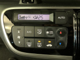 【フルオートエアコン】汗ばむ夏・ジメジメする梅雨時・冷え冷えする冬も簡単操作で、一年中快適です♪お好みの温度をセットするだけで、エアコンの風量などを自動でコントロールします♪