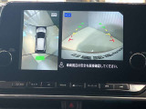 【アラウンドビューモニター】車を上から見下ろしているかのような映像で周囲の状況がひと目で確認、狭い駐車場に駐車するときも安心です♪
