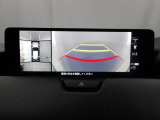 狭い場所での駐車やすれ違いなどでより的確な運転操作に役立つ360&deg;ビューモニターが装備されています。