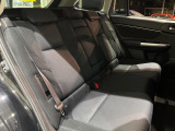 後部座席も気になるようなキズ・汚れやへたり等、大きなダメージはなく、良好な状態です。