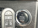 【キーフリーシステム】カバンやポケットに入れたままでもドアの施錠・解錠が可能なスマートキーを装備。エンジンのオン・オフ時もカギを取り出す必要が無いからとっても便利です♪