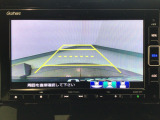 【バックカメラ】運転が苦手な方も車庫入れラクラクです!ギアをリバースに入れれば自動的に切り換わりますので、面倒な操作は不要です♪狭い駐車場もお車を傷つけず安心ですね!