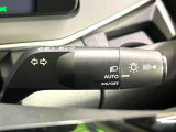 【オートライト】周りの明るさに応じて自動でヘッドライトの点灯・消灯ができる機能です!ライトの付け忘れ・消し忘れなどが無くなり、雨の日や夕方の走行も安心!トンネル通過時も便利ですね♪