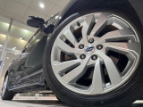 【純正18インチアルミホイール】外観にマッチした純正アルミホイールを装着しております。各種社外アルミホイールや、スタッドレスタイヤも取扱いしております。是非ご相談ください♪