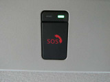 急病時や危険を感じた時、SOSコールスイッチを押すと専門のオペレータに繋がって、警察や消防への連携をサポートしてくれます。また、万が一の事故発生時には、エアバッグ展開と連動して自動通報します。