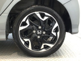 【アルミホイール】純正アルミホイール装備!足元を際立たせ、軽快な走りを演出します!印象もアップし、スタイルも引き締まります!スポーティーさの中にラグジュアリーを感じさせるデザインですね♪