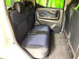 後部座席も気になるようなキズ・汚れやへたり等、大きなダメージはなく、良好な状態です。