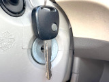 【キーレス】少し離れた場所からでもボタン一つでドアの開錠・施錠ができるのでとっても便利!ドアの鍵穴周りに傷をつけることもありません♪