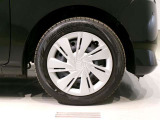 純正のスチールホイール+ホイールキャップ装着車です。