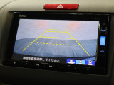 バックカメラが装備されており、後方の安全確認はもちろんのこと狭い場所での駐車や雨の日・夜間など視界の悪いコンディションでのストレスの軽減にもなります!