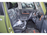 ☆ベンチシートになっており広くゆったりと運転をすることができます!