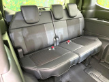 床下収納式のサードシートです。座席部分をコンパクトに収納でき、広大な荷室スペースとしてお使いいただけます!乗車人数や荷物の量など利用シーンに合わせて3列目を有効活用でき、とっても便利♪