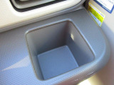 運転席側ドリンク収納です