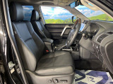 運転席シート廻りは使用感も少なく、良好な状態となっています。前オーナー様が丁寧に使っていたことがよくわかりますね。