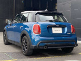 長期にわたる保証を実現。2年間のMINI NEXT保証と延長保証(別途費用)を合わせて最大4年間の保証。万一の故障に長期に備えることができ、ご安心してお乗り頂けます。(NEXT1年は1年距離無制限)
