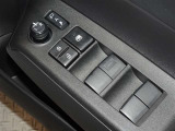 電動格納式ドアミラー・パワーウインドウを装備しています。