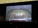 バックモニターも装備しております。バックギアに入れるとナビ画面に車の後方が映し出されます。これで後方確認も安心!